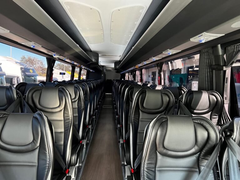 443259-greyhound-australia-interior-1